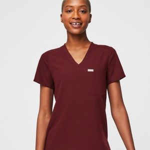 Figs scrub top